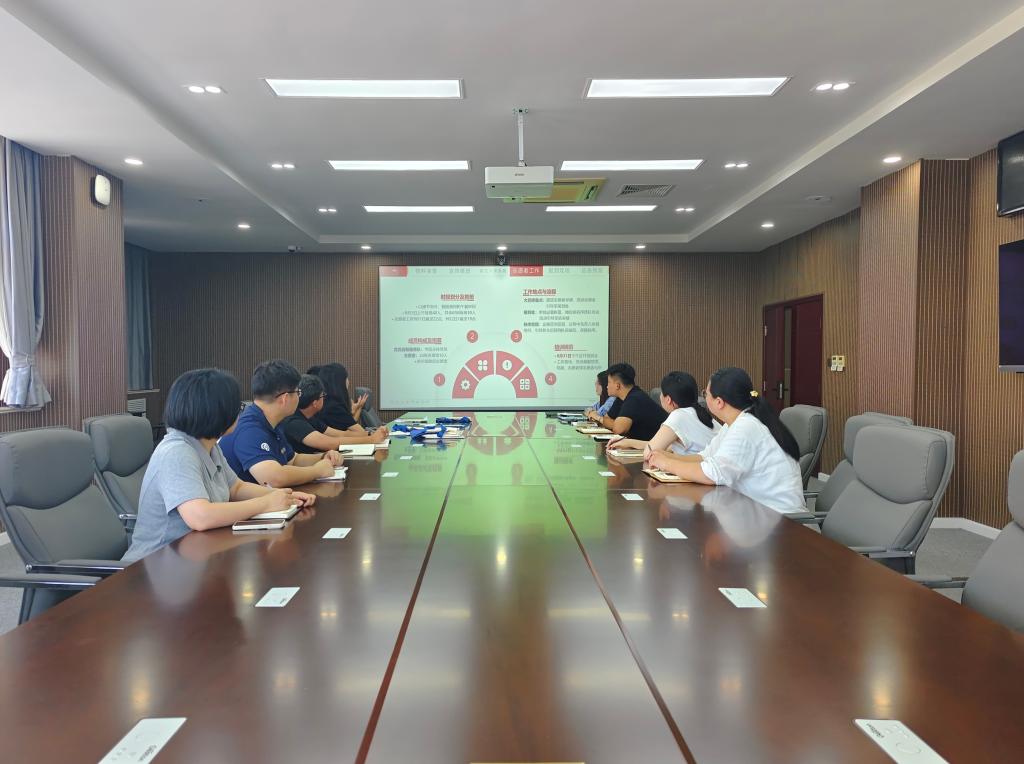 伟德官方网站召开2025级迎新工作会议