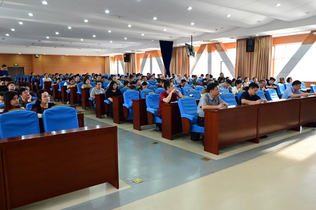 伟德官方网站召开2025年秋季学期工作会