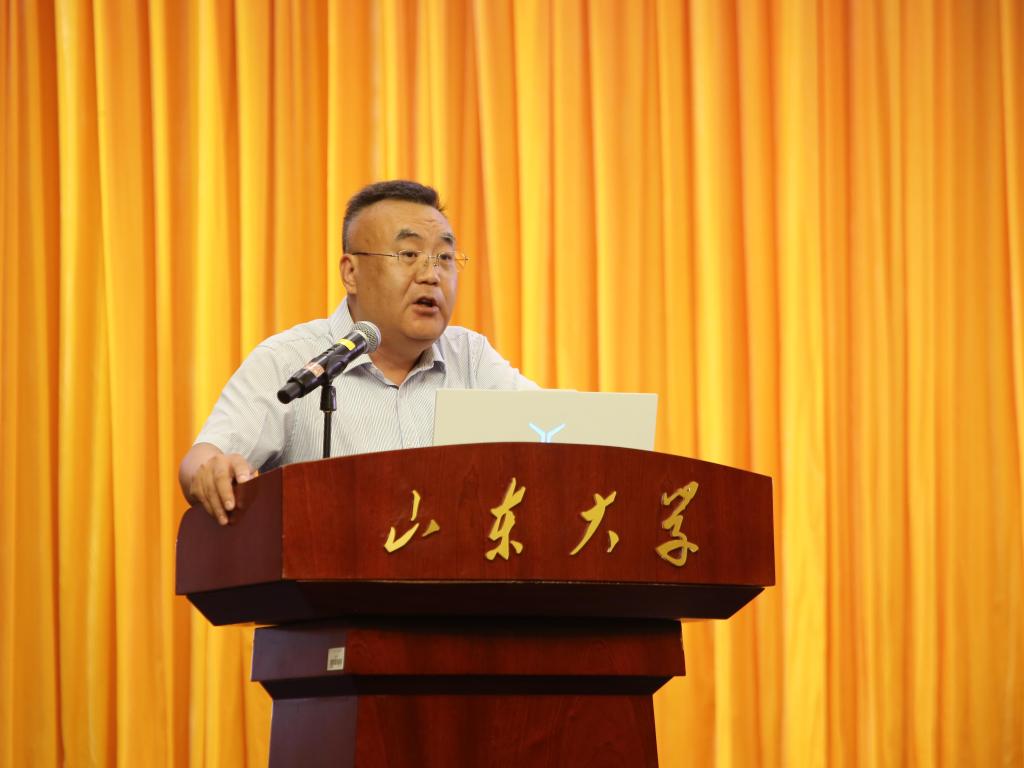 伟德官方网站举办2025级本科生新生家长见面会