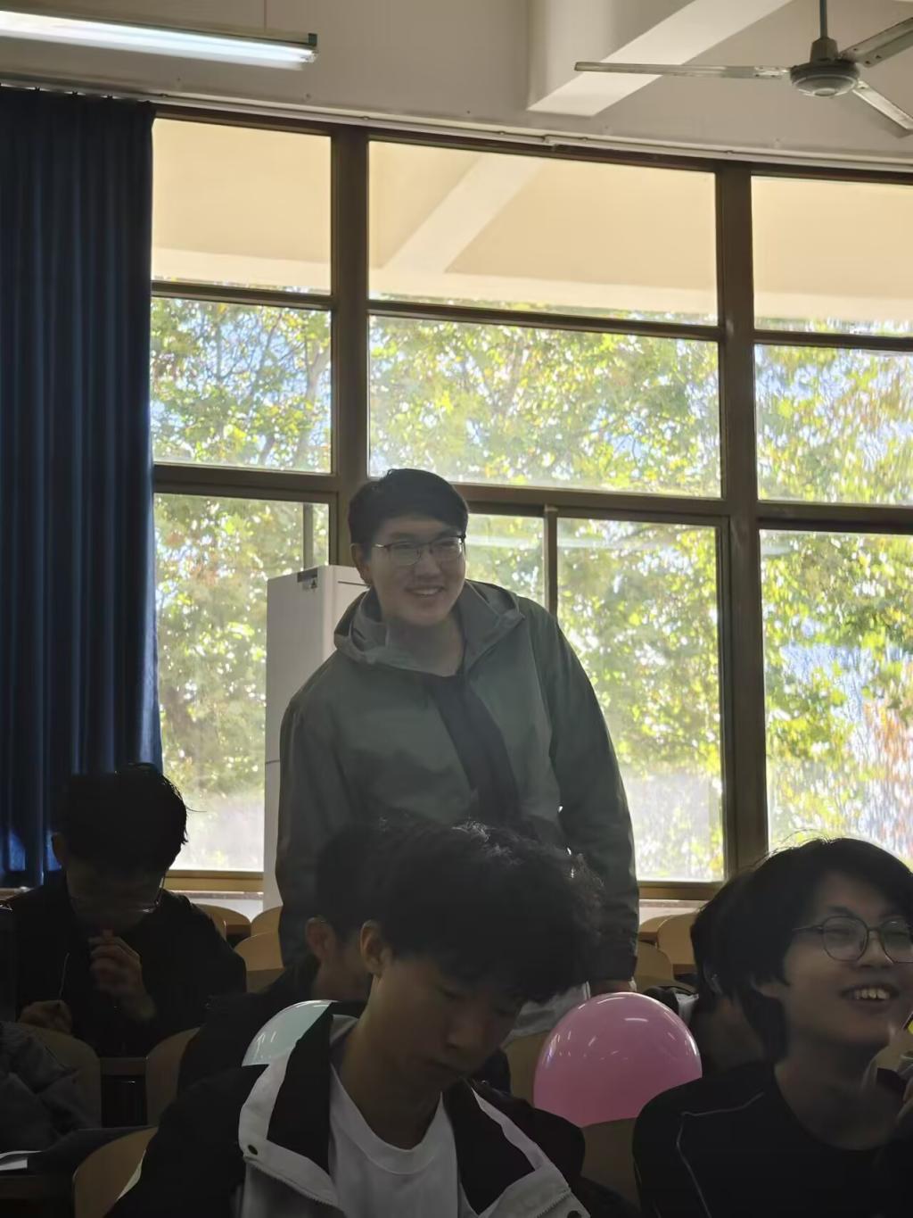 20556