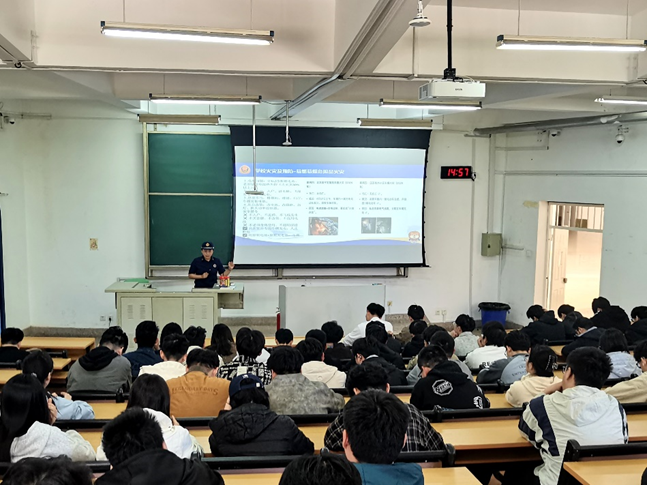 伟德官方网站开展消防安全专题培训