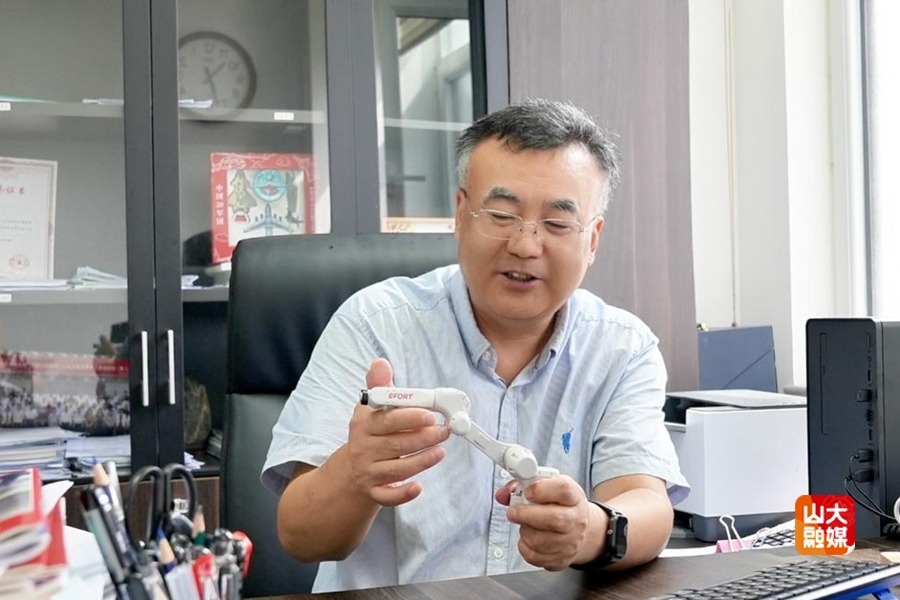伟德官方网站2025年“最美奋斗者”刘战强教授：怀揣“制造强国”的初心，以奋斗诠释使命