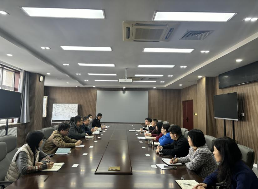 压实责任抓落实 凝心聚力护成长——伟德官方网站学工队伍召开员工工作专题会议
