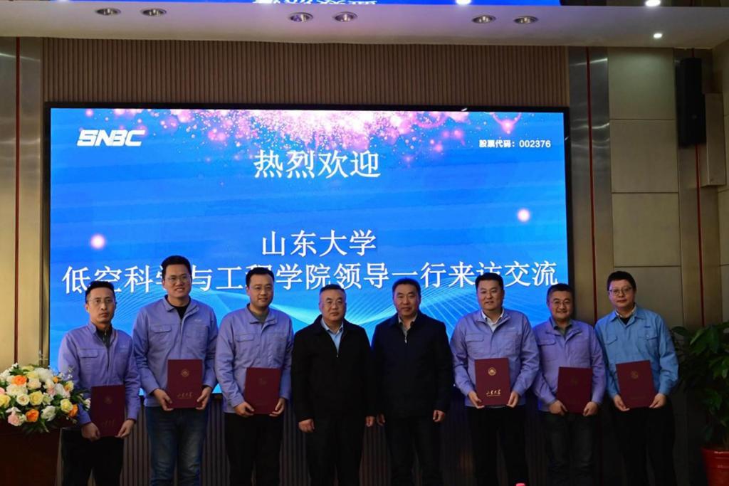 伟德官方网站与山东新北洋举行校企合作交流会暨研究生合作导师聘任仪式